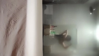 男闺蜜就在我老公旁边操我